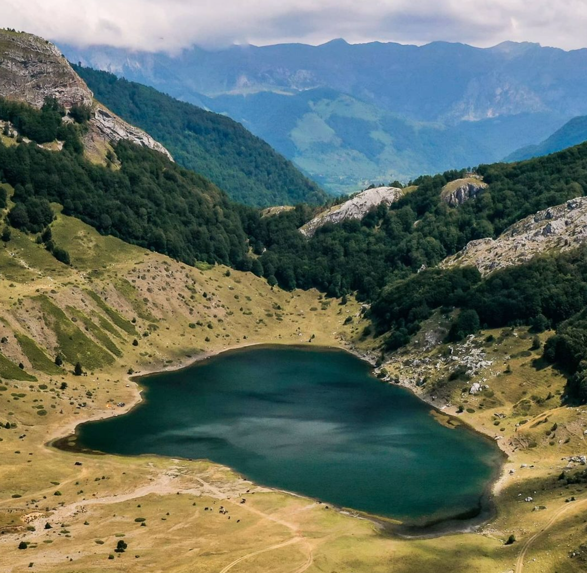 Rikaveci Lake